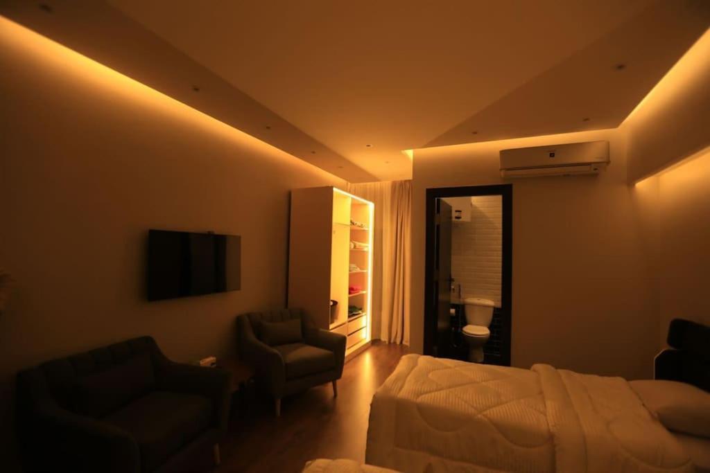 Munir's 2 Apartment *